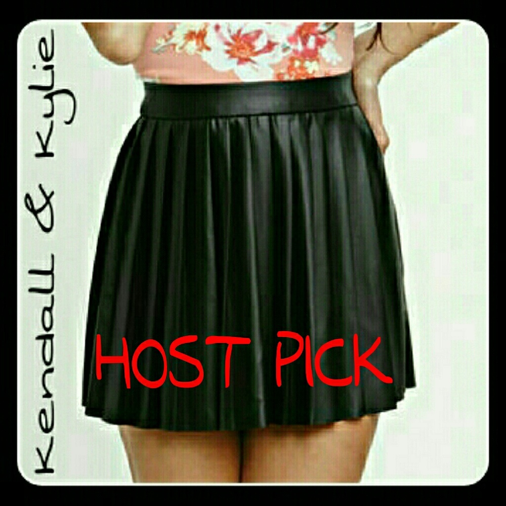 Awesome Faux leather pleated skirt